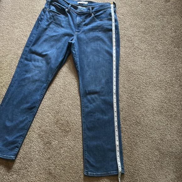 Levi’s Women's Classic Mid Rise Straight-Leg Jean - Picture 10 of 14